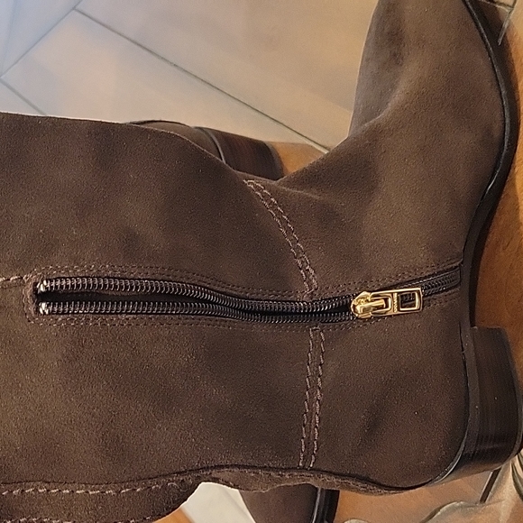 Suede over the knee boots in 5.5 - Picture 2 of 8